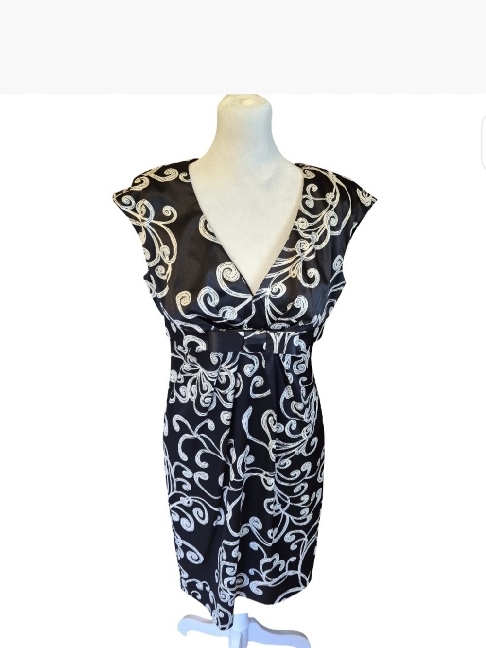 Donna Ricco Black and White V-Neck Swirl Print Dress
